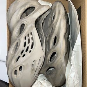 Brand New STONE SAGE YEEZY FOAM RUNNERS